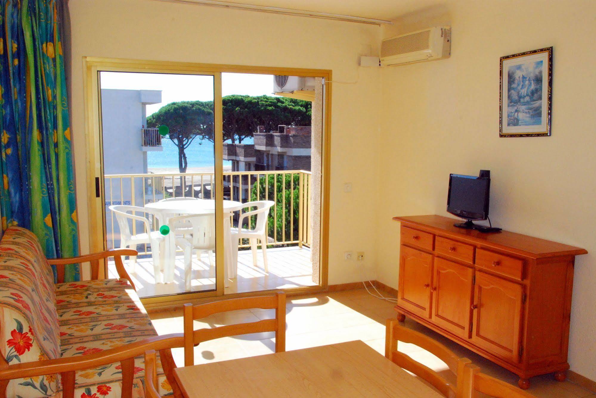 Rentalmar Pins Marina Cambrils Dış mekan fotoğraf