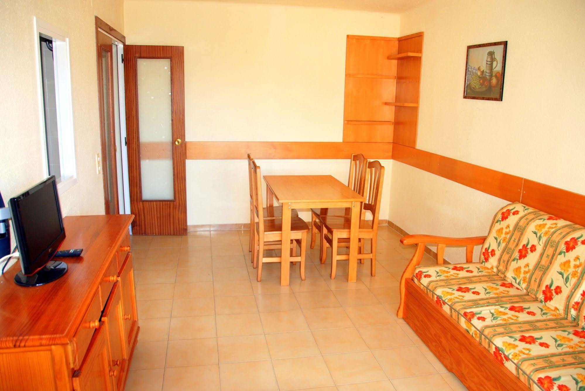 Rentalmar Pins Marina Cambrils Dış mekan fotoğraf